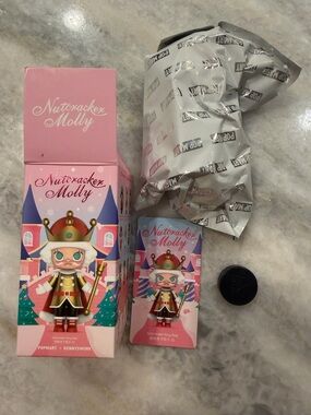 Pop Mart Nutcracker Molly Collectible Figure - Nutcracker King Red